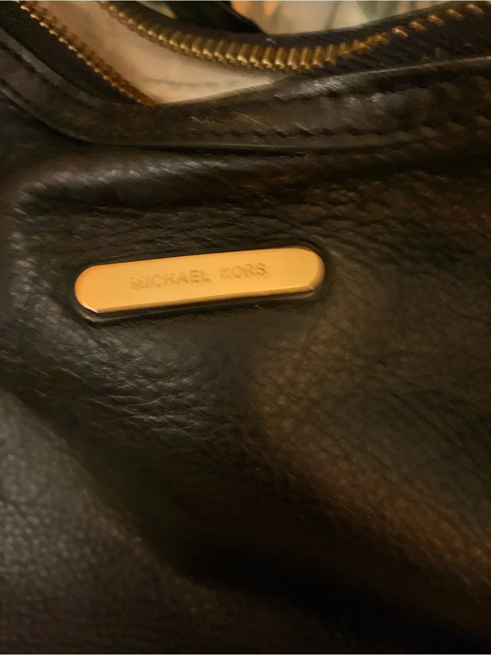 MICHEAL KORS BLACK LEATHER POCKET BOOK.